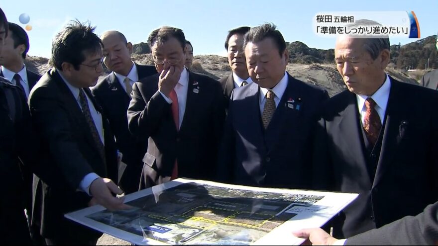 桜田義孝オリ・パラ担当大臣　一宮町のサーフィン競技場視察「準備しっかり進めたい」