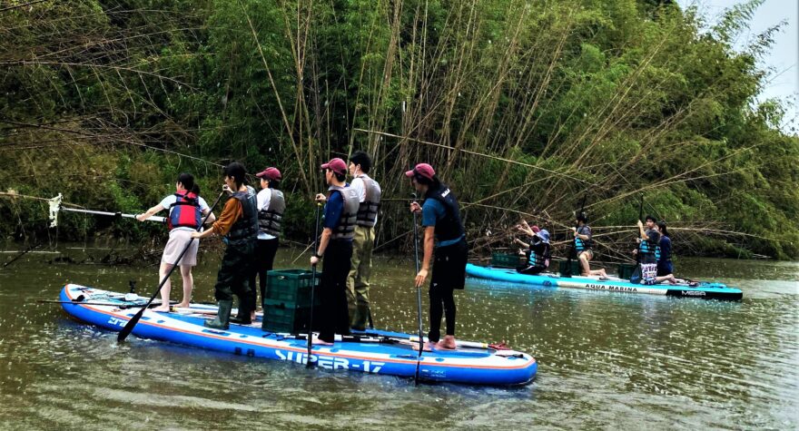 川を綺麗に… SUPで楽しくごみ拾い！