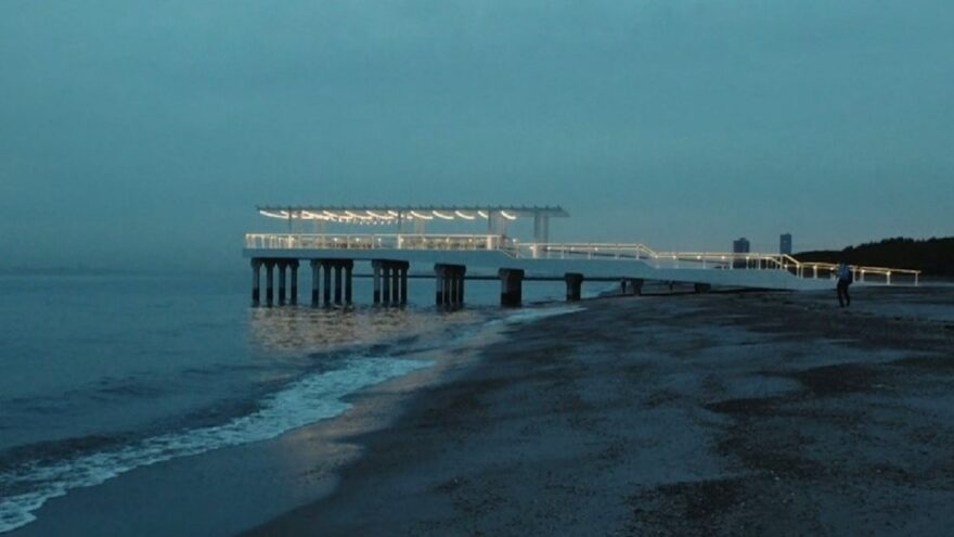 夕日スポット「いなげの浜」 海へ延びる長さ90mのウッドデッキ完成！