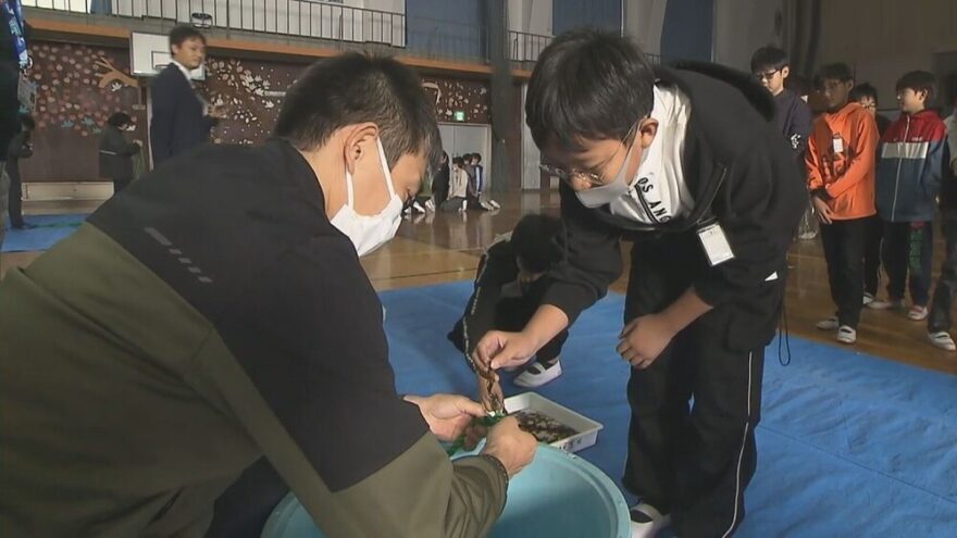 脱炭素に貢献 「ブルーカーボン知って」 君津市の小学校で特別授業