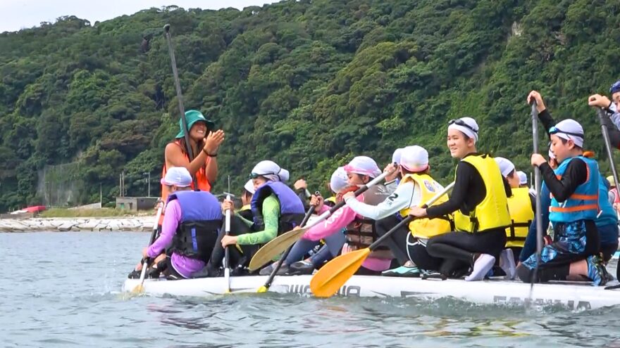 美しい勝浦の海で子どもたちが体験学習！ 海の安全教室＆ＳＵＰ体験イベント開催
