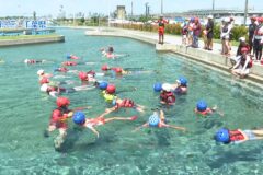 落水、離岸流を自ら体験　正しいで知識で事故予防「カヌスラで海そなえ！」