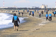 海洋ゴミ「マイクロプラスチック」などを回収　幕張の浜で約270人が清掃活動
